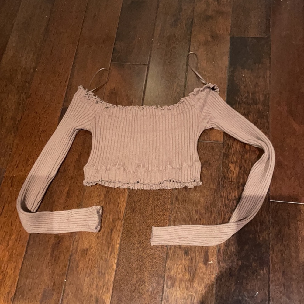 Off shoulder cropped top
